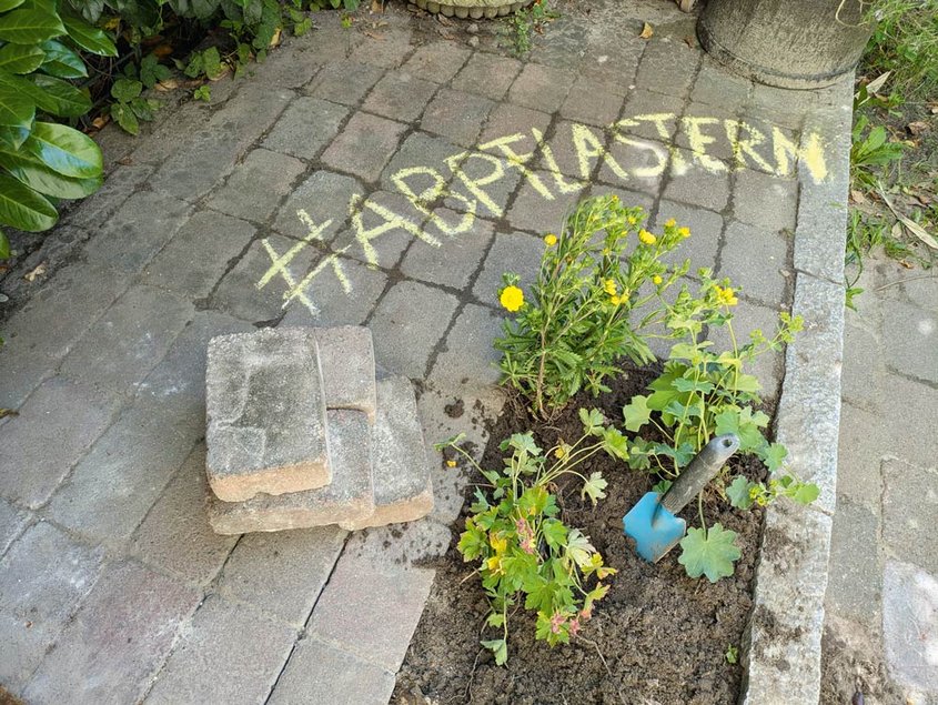 In Hamburg wurden Pflastersteine durch Blumenbeete ersetzt
