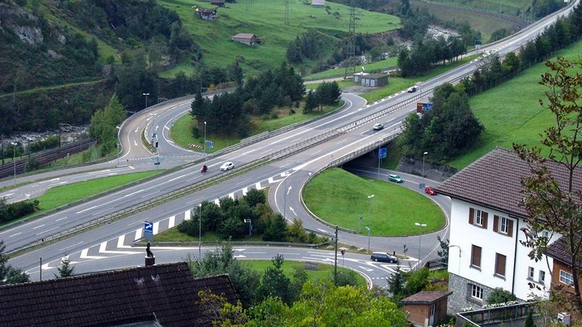 Luftbild: Autobahnkreuz bei Frankfurt