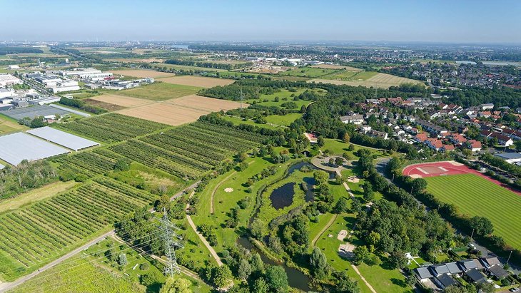 Luftbild: Deutschland - Stadt, Acker, Wiesen, Gewerbe